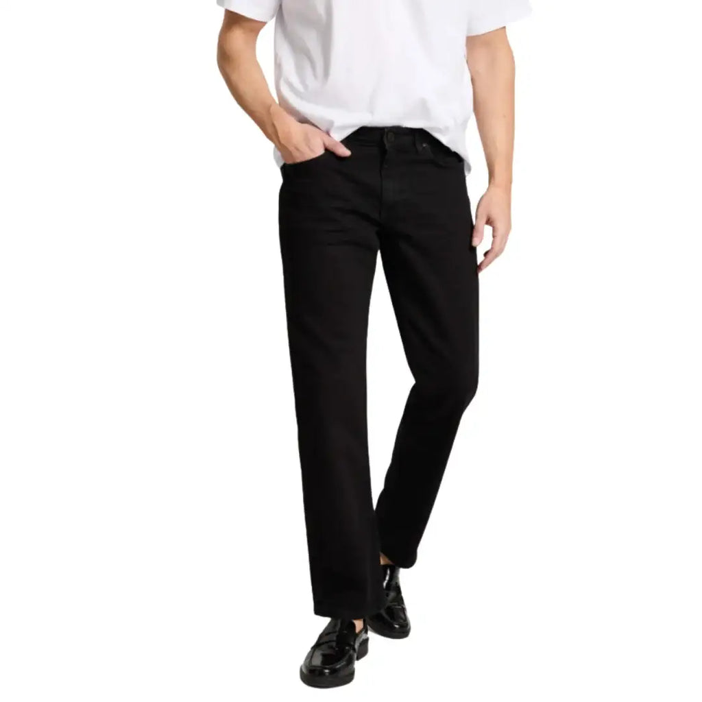 cross-herren-jeans-relaxed-fit-antonio-e161-028-in-black-1 - JeanZone
