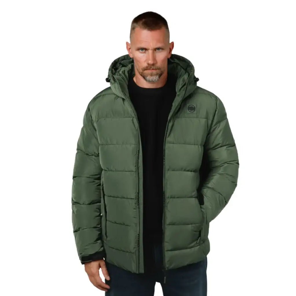 pitbull-herren-winterjacke-airway-v-steppjacke-mit-kapuze-in-olive-1 - JeanZone